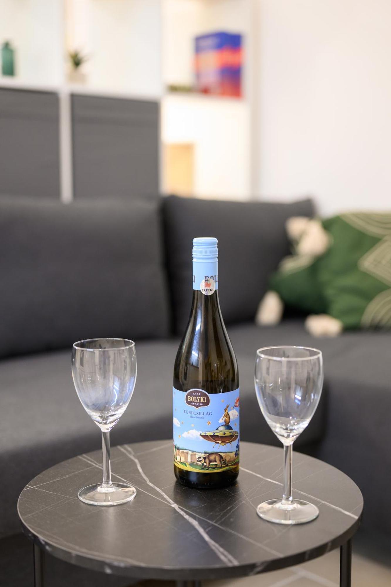 Zentrea Apartman Eger Buitenkant foto