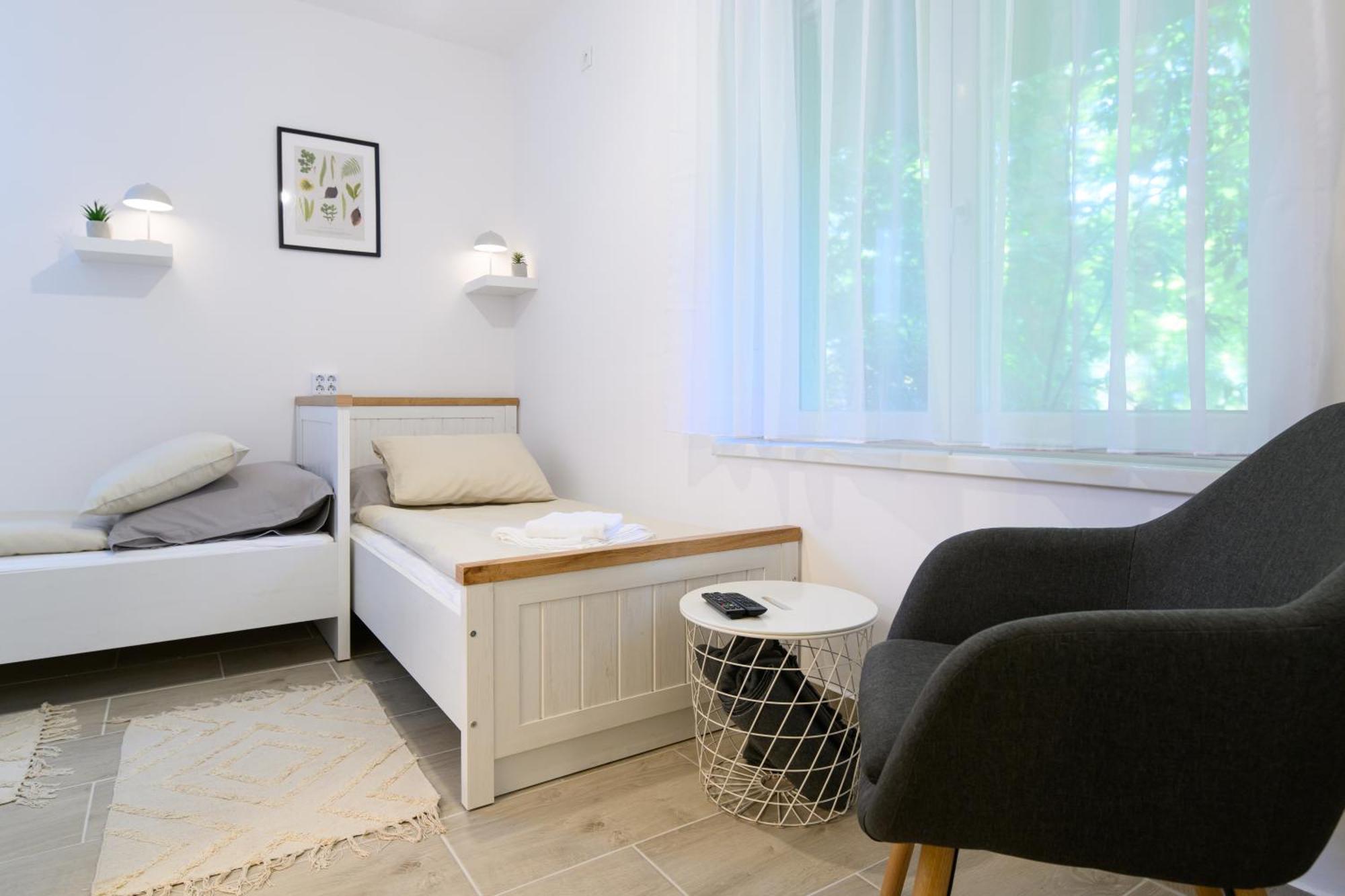 Zentrea Apartman Eger Buitenkant foto