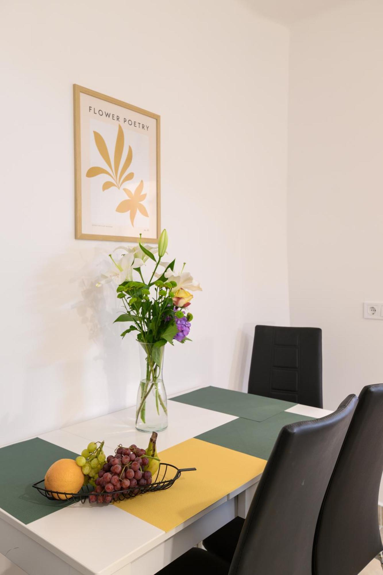 Zentrea Apartman Eger Buitenkant foto